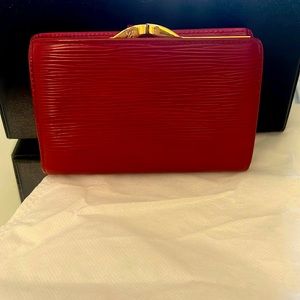 Red epi Louis Vuitton kiss lock wallet